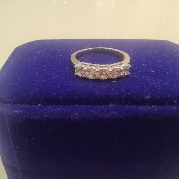 LADY'S 5 DIAMOND RING 1.15ct. 18 CARAT WHITE GOLD - Picture 7 of 12